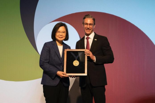 NED President and CEO Damon Wilson presented the Democracy Service Medal to Taiwan President Tsai Ing-wen.