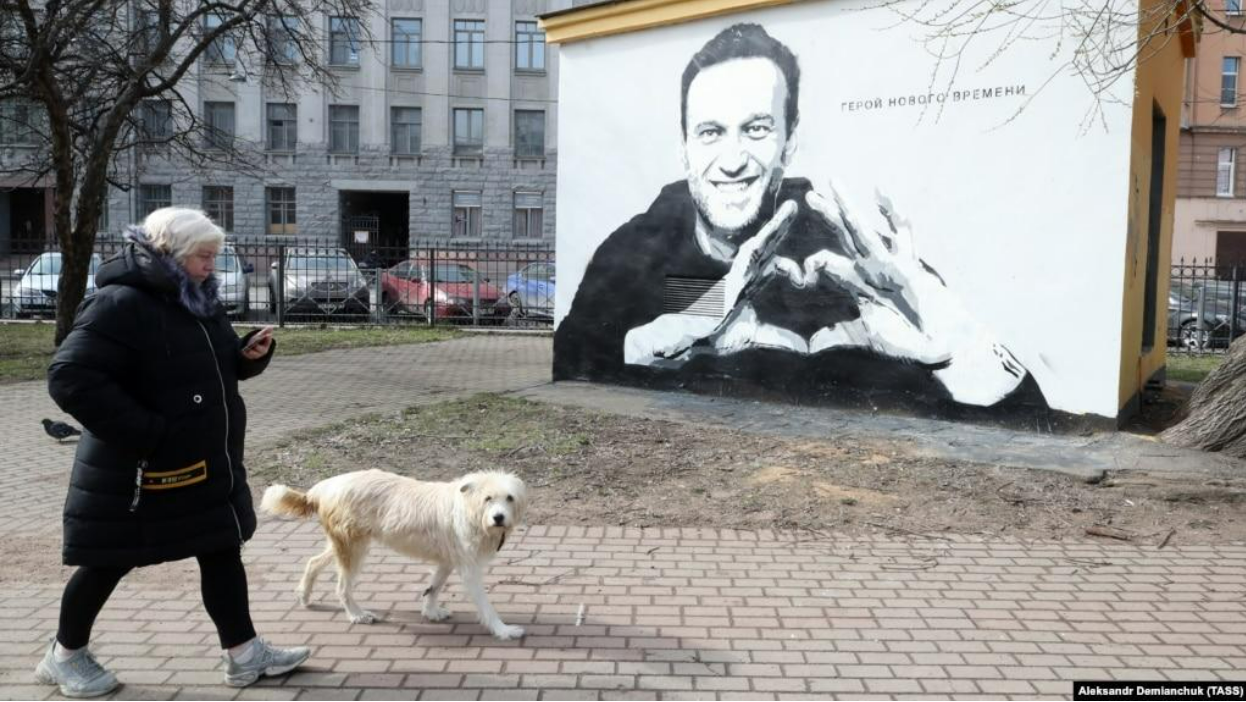 In the West, Navalny is seen as a freedom fighter and hero, in Russia as a criminal with dubious political ambitions. — A sober look at a controversial figure.