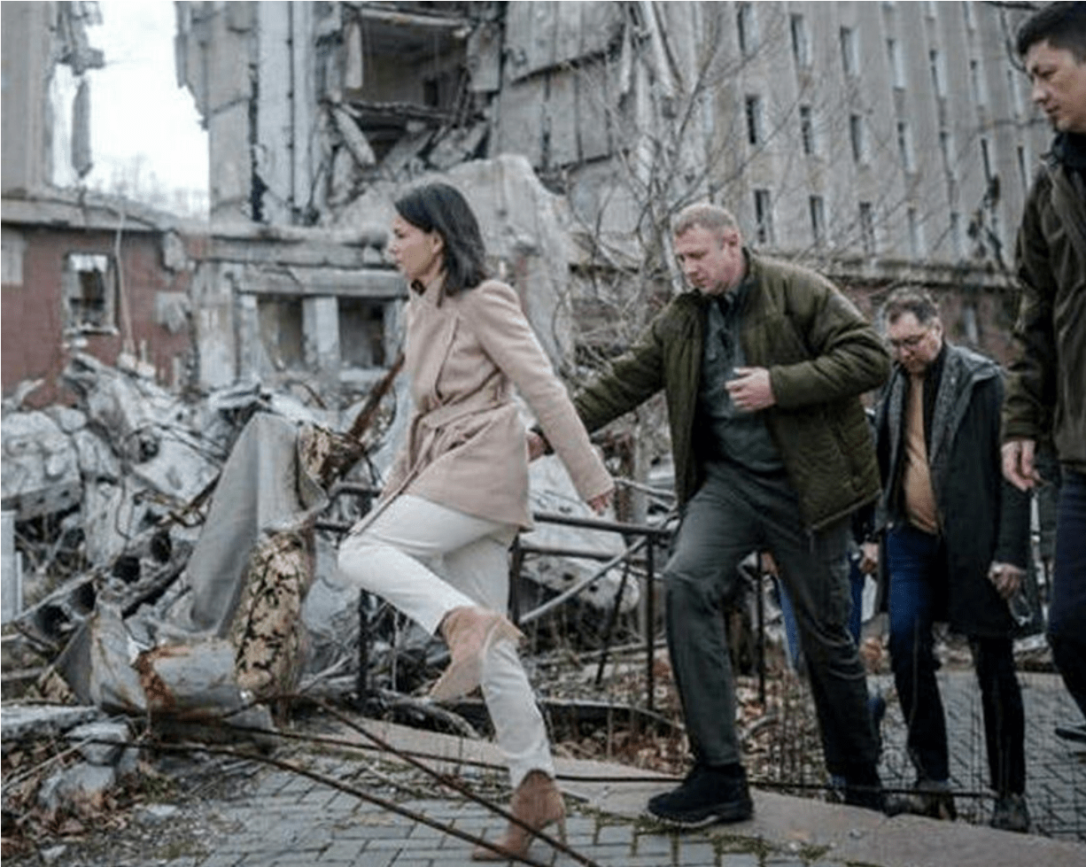 No Business is like Political Show Business: The German Foreign Minister narrowly “escapes” from a Russian drone on the Ukrainian war front in designer clothes and high heels.
